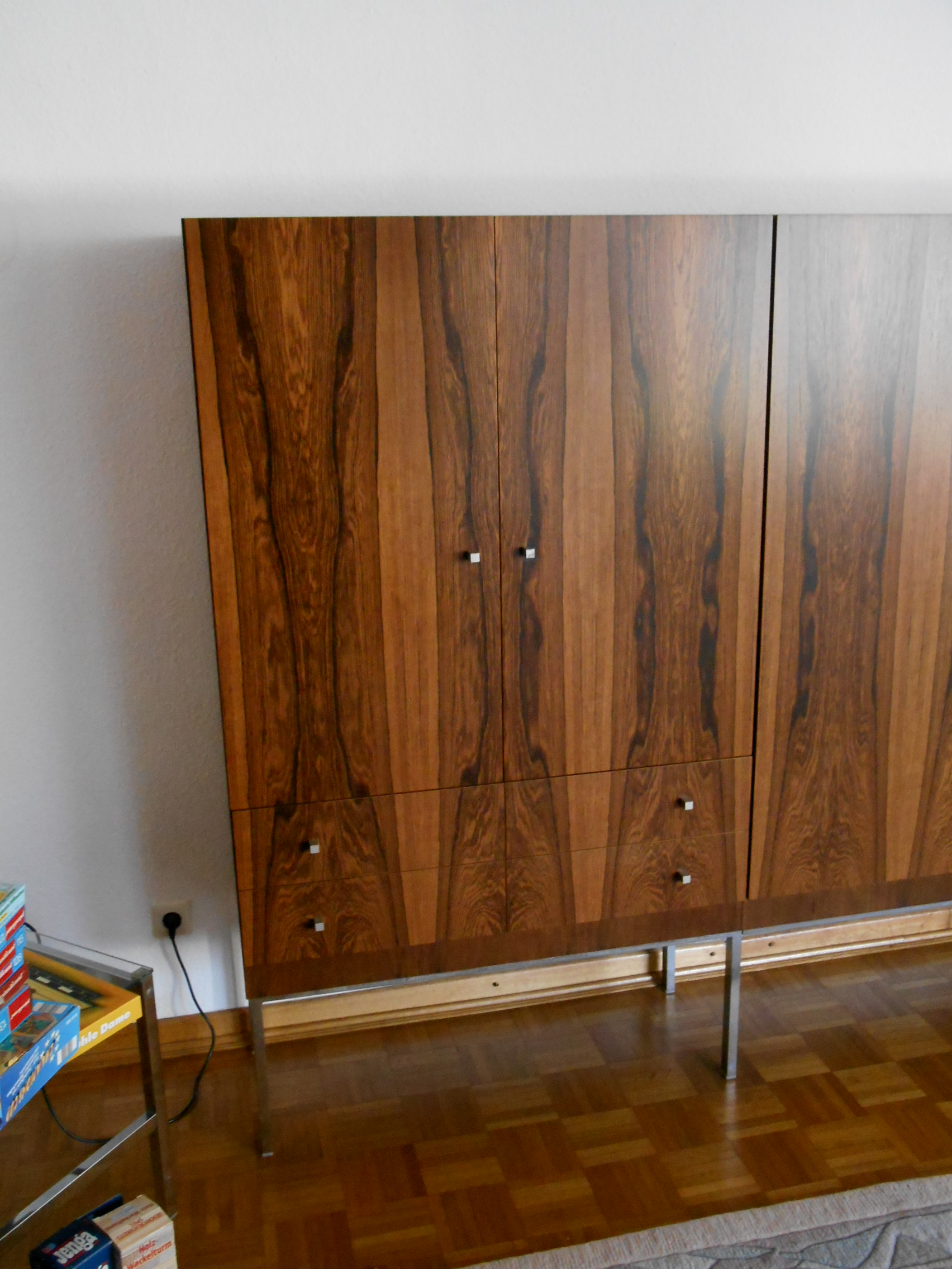 Wohnzimmerschrank